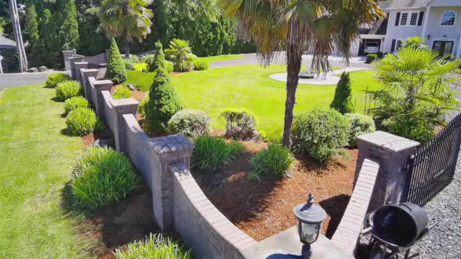 Close view of edged beds, bark dust and trimmed plantings